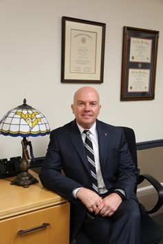 Richard Thomas, DDS, MD seated for a portrait.